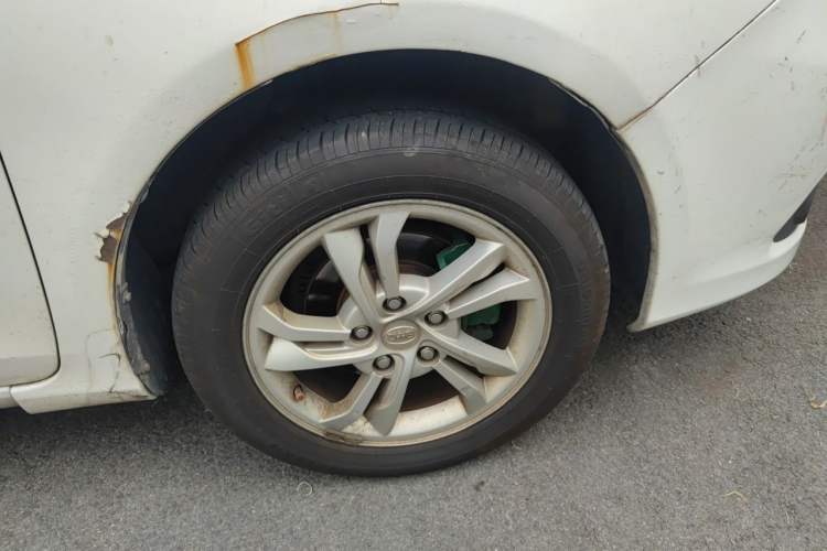 Used BYD Surui 2014 1.5L Manual Luxury Model Right Front Wheel Hub