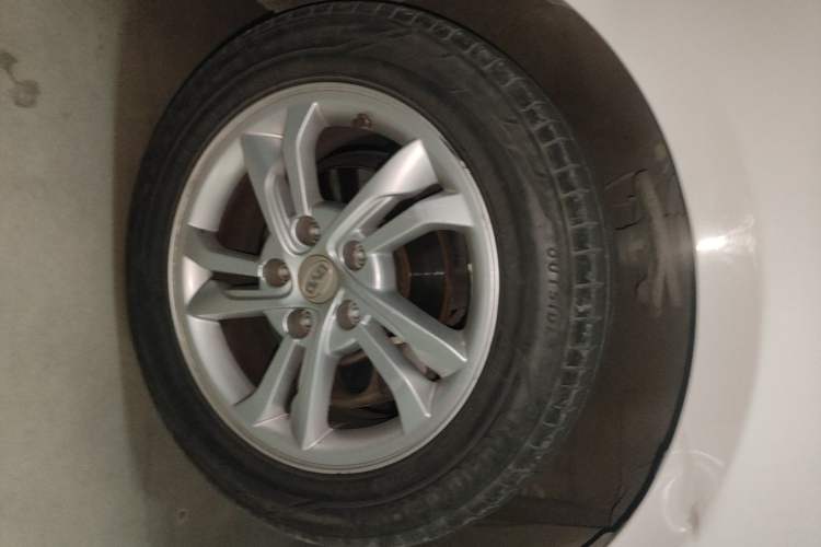 Used BYD Surui 2014 1.5L Manual Luxury Model Right Front Wheel Hub