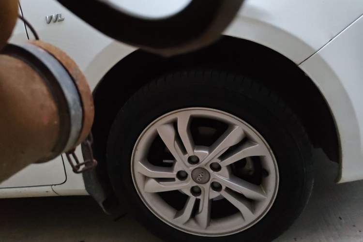 Used BYD Surui 2014 1.5L Manual Luxury Model Right Front Wheel Hub