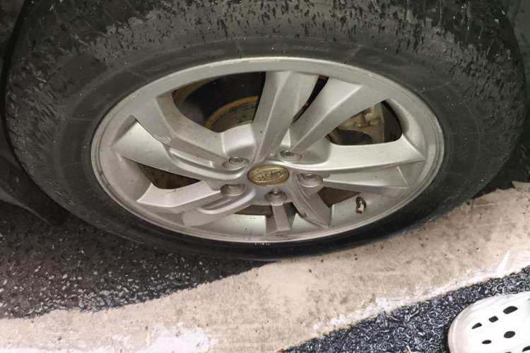 Used BYD Surui 2014 1.5L Manual Luxury Model Right Front Wheel Hub