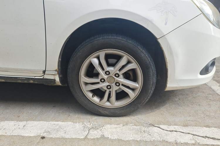 Used BYD Surui 2014 1.5L Manual Luxury Model Right Front Wheel Hub