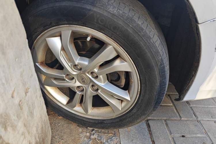 Used BYD Surui 2014 1.5TI Manual Luxury Edition Right Front Wheel Hub