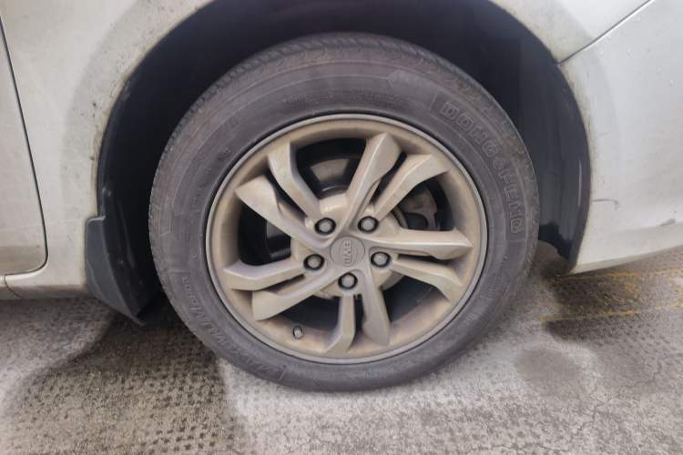 Used BYD Surui 2014 1.5TID Automatic Luxury Model Right Front Wheel Hub