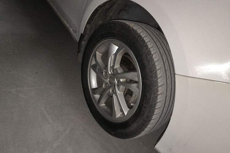Used BYD Surui 2014 1.5L Manual Luxury Model Right Front Wheel Hub