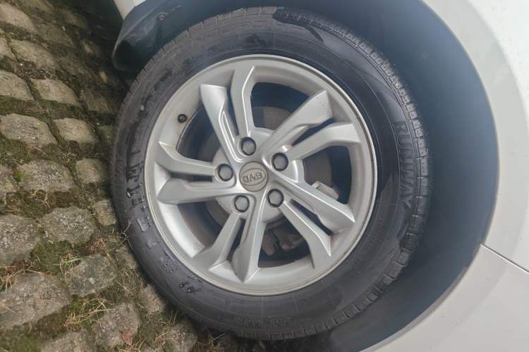 Used BYD Surui 2014 1.5L Manual Luxury Model Right Front Wheel Hub