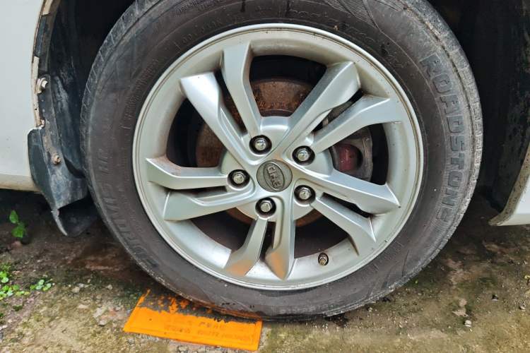 Used BYD Surui 2014 1.5L Manual Luxury Model Right Front Wheel Hub