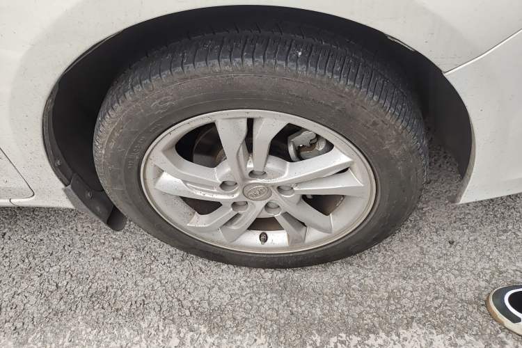 Used BYD Surui 2014 1.5L Automatic Luxury Model Right Front Wheel Hub