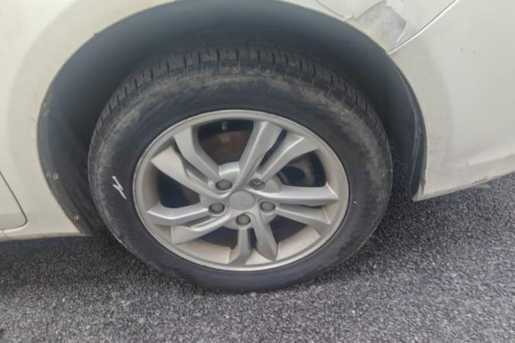 Used BYD Surui 2014 1.5L Manual Luxury Model Right Front Wheel Hub