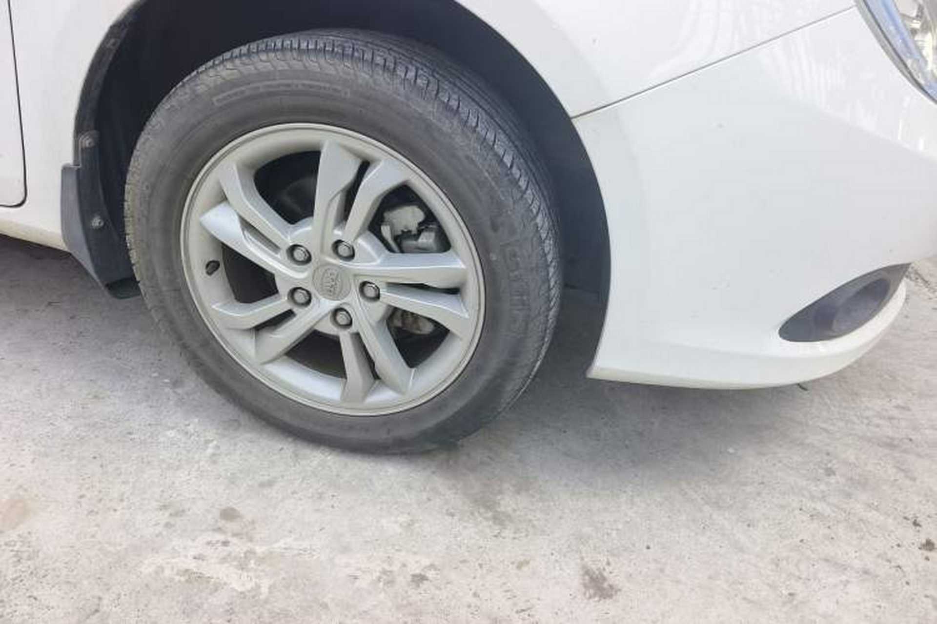 Used BYD Surui 2014 1.5L Manual Luxury Model Right Front Wheel Hub