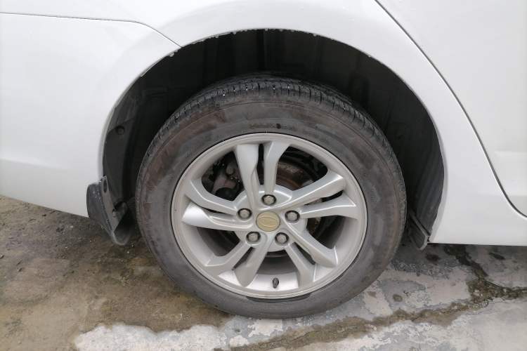 Used BYD Surui 2014 1.5L Manual Luxury Model Right Rear Wheel Hub
