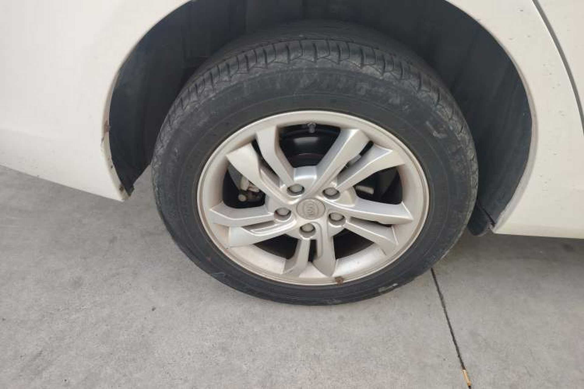 Used BYD Surui 2014 1.5L Automatic Luxury Model Right Rear Wheel Hub