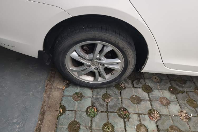 Used BYD Surui 2014 1.5L Manual Luxury Model Right Rear Wheel Hub