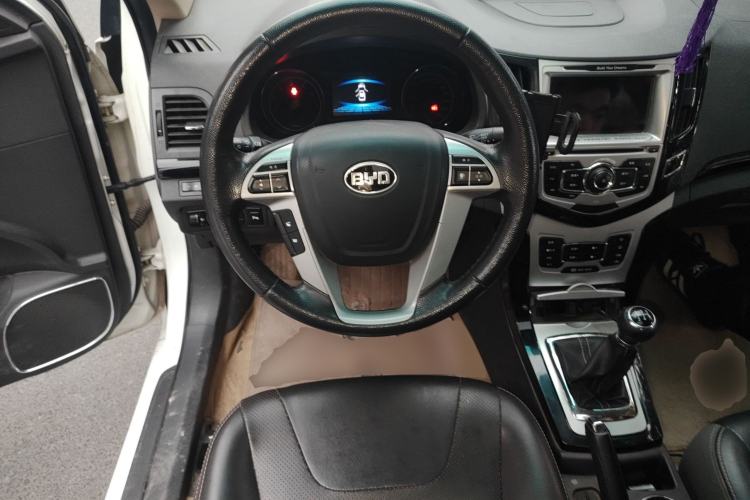 Used BYD Surui 2014 1.5L Manual Luxury Model Steering Wheel