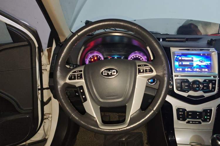 Used BYD Surui 2014 1.5TI Manual Luxury Edition Steering Wheel