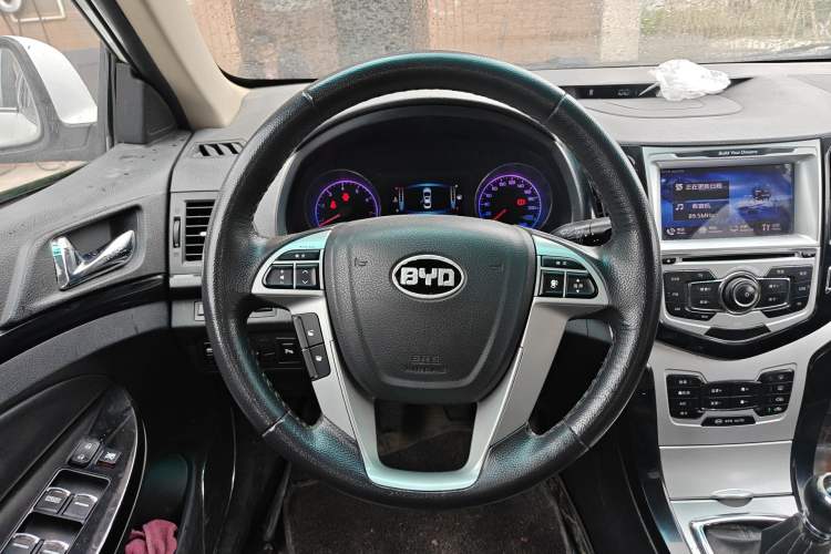 Used BYD Surui 2014 1.5L Manual Luxury Model Steering Wheel
