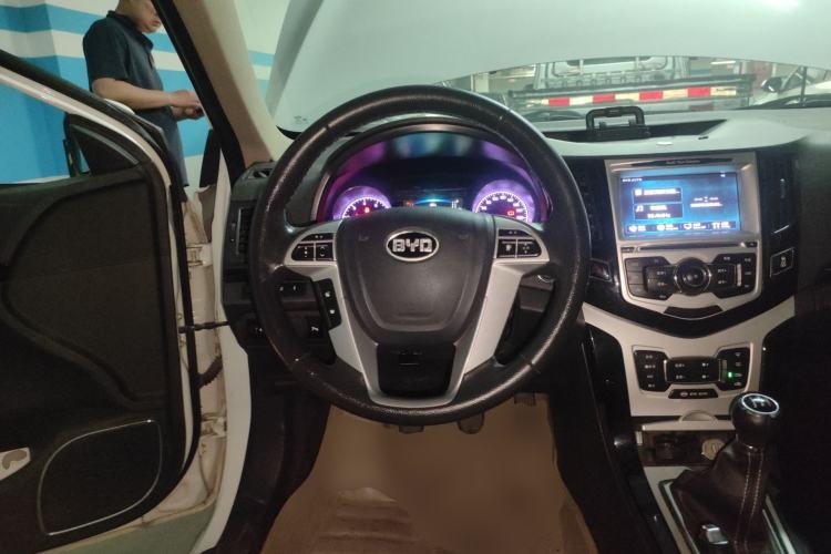 Used BYD Surui 2014 1.5L Manual Luxury Model Steering Wheel