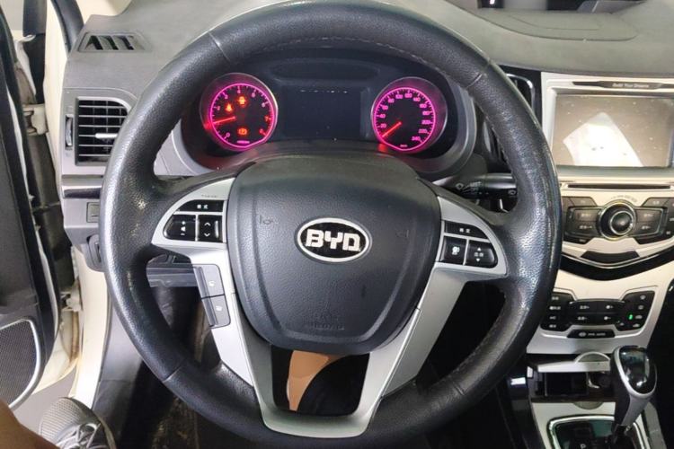 Used BYD Surui 2014 1.5TID Automatic Luxury Model Steering Wheel
