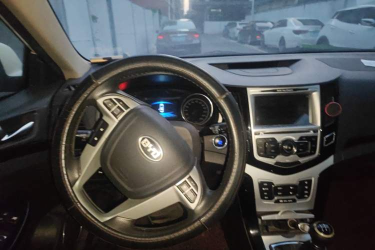 Used BYD Surui 2014 1.5L Manual Luxury Model Steering Wheel