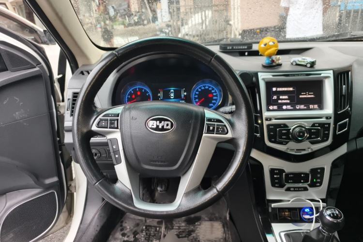 Used BYD Surui 2014 1.5L Manual Luxury Model Steering Wheel