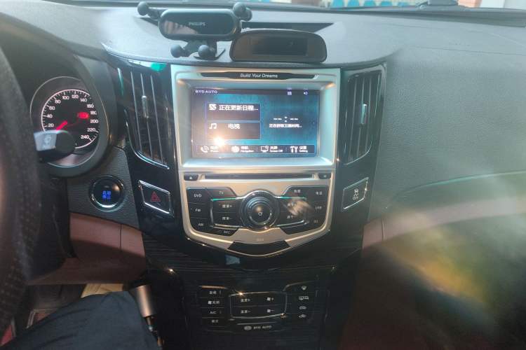 Used BYD Surui 2015 1.5L Manual Luxury Model Audio And AC Panel