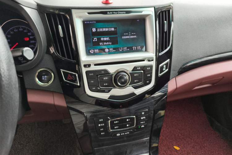 Used BYD Surui 2015 1.5L Manual Luxury Model Audio And AC Panel