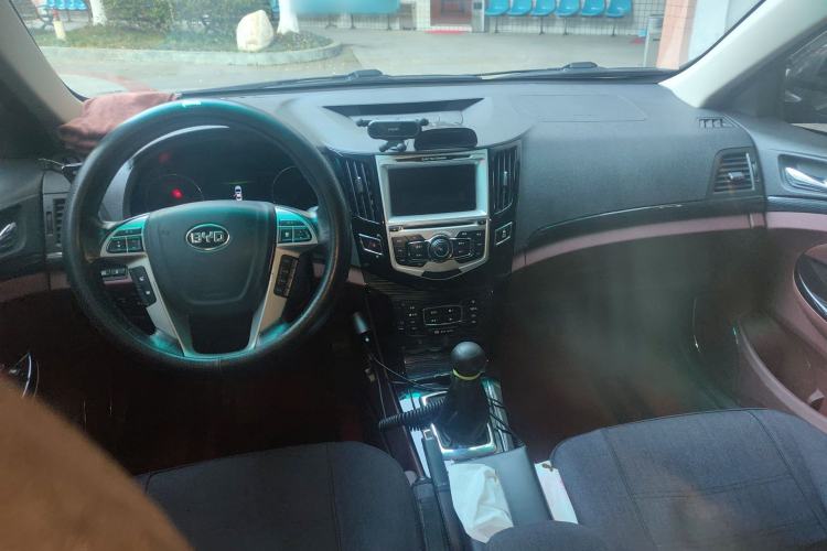 Used BYD Surui 2015 1.5L Manual Luxury Model Center Console