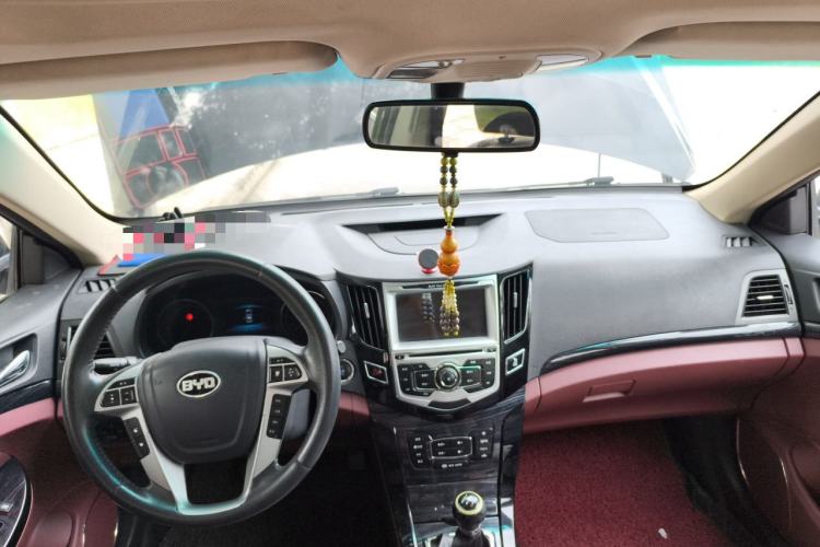 Used BYD Surui 2015 1.5L Manual Luxury Model Center Console