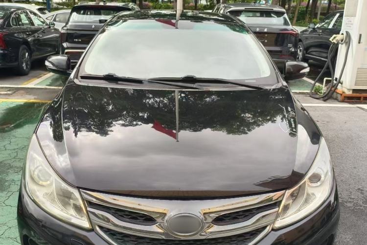 Used BYD Surui 2015 1.5L Automatic Luxury Model Center Console