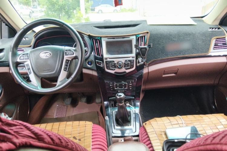 Used BYD Surui 2015 1.5L Manual Luxury Model Center Console