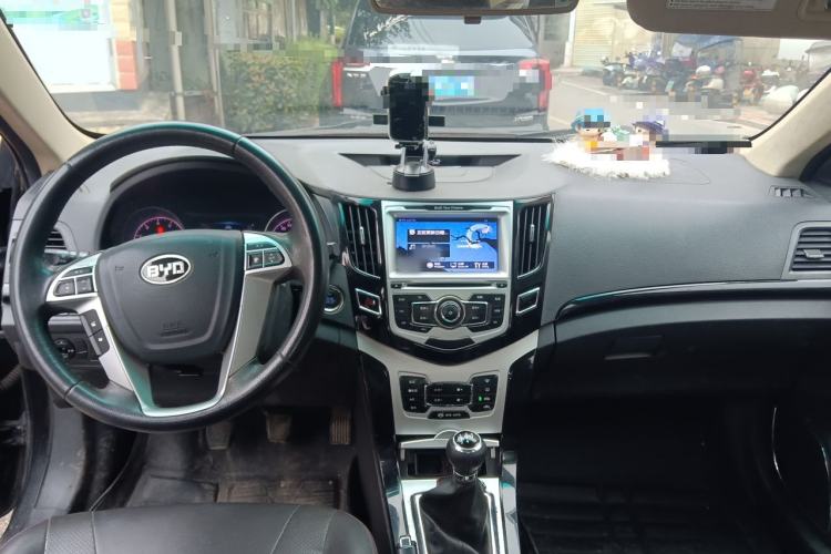 Used BYD Surui 2015 1.5L Manual Luxury Model Center Console