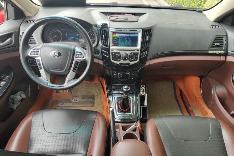 Used BYD Surui 2015 1.5L Manual Luxury Model Center Console