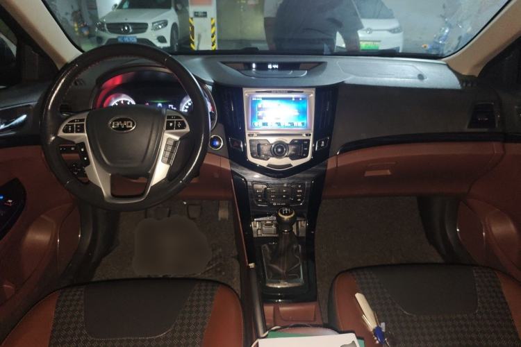 Used BYD Surui 2015 1.5L Manual Luxury Model Center Console