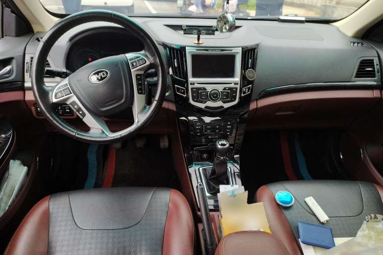 Used BYD Surui 2015 1.5L Manual Luxury Model Center Console