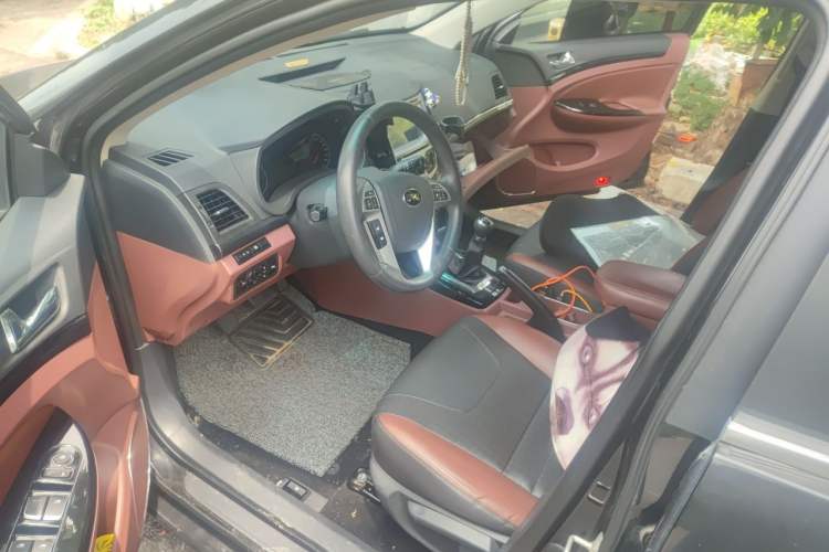 Used BYD Surui 2015 Revised Version 1.5L Automatic Luxury Edition Driver Seat