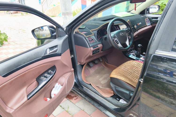 Used BYD Surui 2015 1.5L Manual Luxury Model Driver Seat