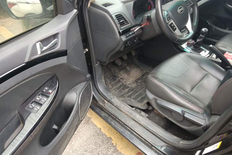 Used BYD Surui 2015 1.5L Manual Luxury Model Driver Seat