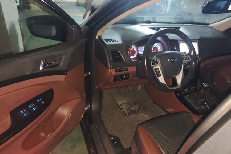 Used BYD Surui 2015 1.5L Manual Luxury Model Driver Seat
