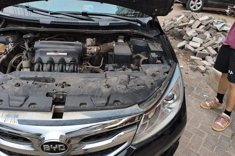 Used BYD Surui 2015 Revised Version 1.5L Manual Luxury Edition Engine Bay Left
