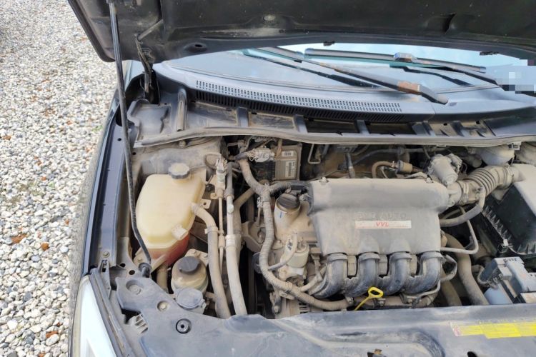 Used BYD Surui 2015 Revised Version 1.5L Manual Luxury Edition Engine Bay Right