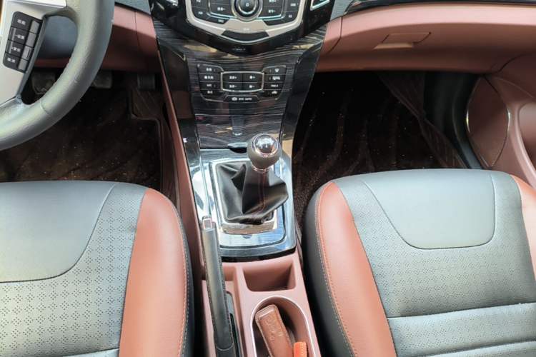 Used BYD Surui 2015 Revised Version 1.5L Manual Luxury Edition Gear Lever