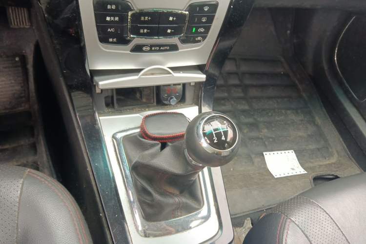 Used BYD Surui 2015 1.5L Manual Luxury Model Gear Lever