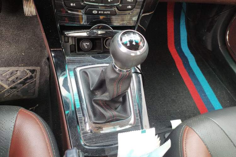 Used BYD Surui 2015 1.5L Manual Luxury Model Gear Lever