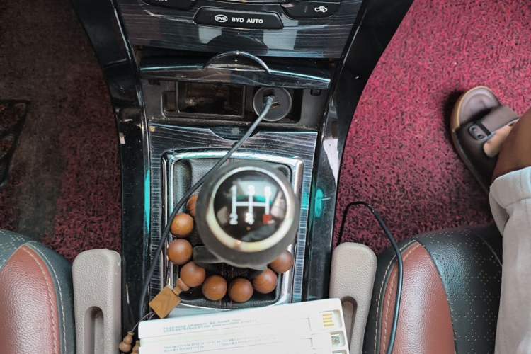 Used BYD Surui 2015 Revised Version 1.5L Manual Luxury Edition Gear Lever