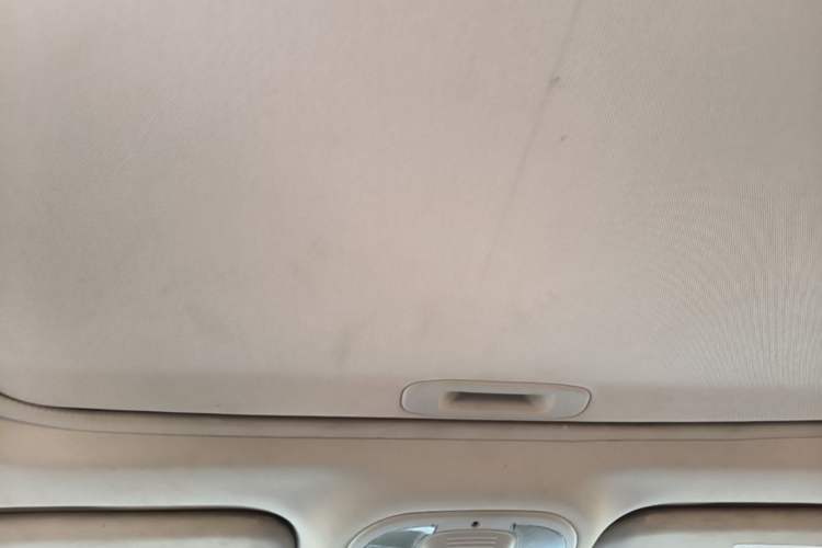 Used BYD Surui 2015 Revised Version 1.5L Manual Luxury Edition Headliner