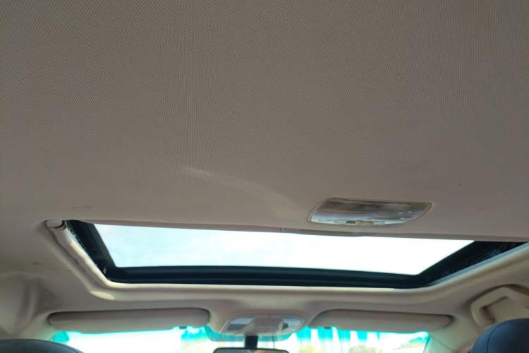Used BYD Surui 2015 Revised Version 1.5L Manual Luxury Edition Headliner