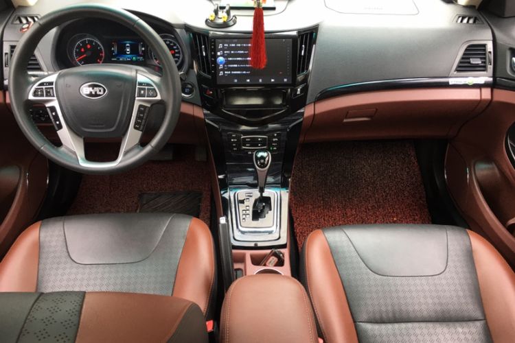 Used BYD Surui 2015 1.5L Automatic Luxury Model Interior 1