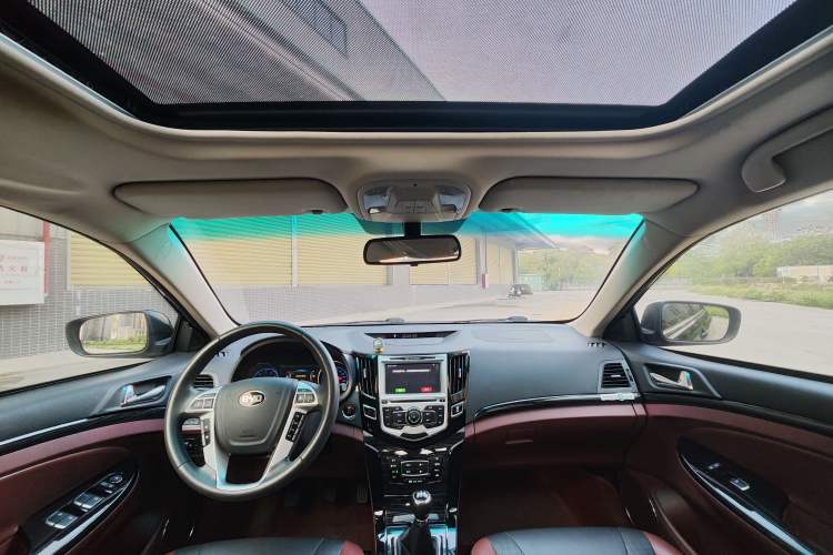Used BYD Surui 2015 Revised Version 1.5L Manual Luxury Edition Interior 10
