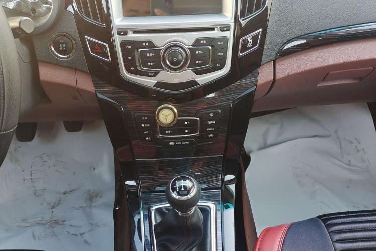 Used BYD Surui 2015 1.5L Manual Luxury Model Interior 10