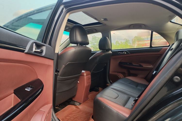 Used BYD Surui 2015 Revised Version 1.5L Manual Luxury Edition Interior 3