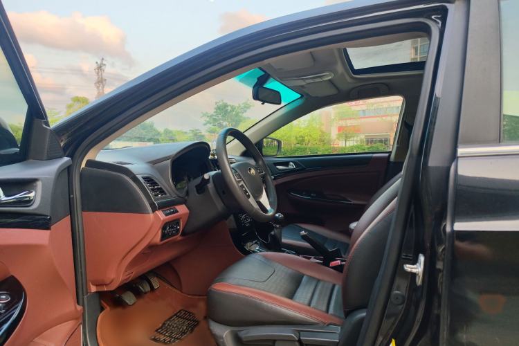 Used BYD Surui 2015 Revised Version 1.5L Manual Luxury Edition Interior 4